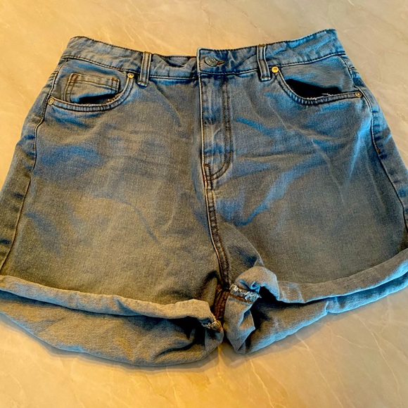 Refuge Denim MOM Shorts 🩳 - Picture 1 of 3